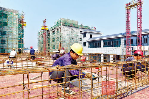 華仕欣防護用品公司抓建設(shè)搶進度 土石方工程施工穩(wěn)步推進