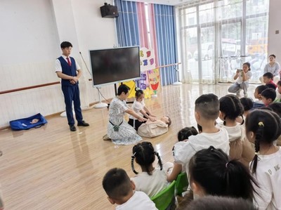 藝術點亮安全，攜手共筑童心夢——藝術設計學院教師赴慧聰幼兒園開展融合式社會培訓